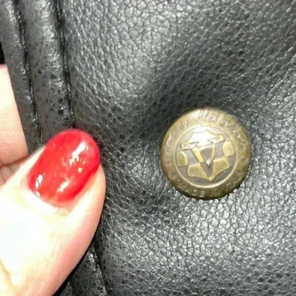 V Made in Italy soft Leather black Coat with super warm lining, pockets - Picture 3 of 11